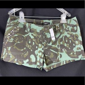 NWT Express Size 10 camo shorts with accents